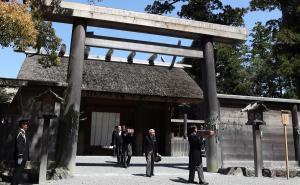 Foto: EPA-EFE/Radiosarajevo.ba  / Japanski car posjetio hram Ise